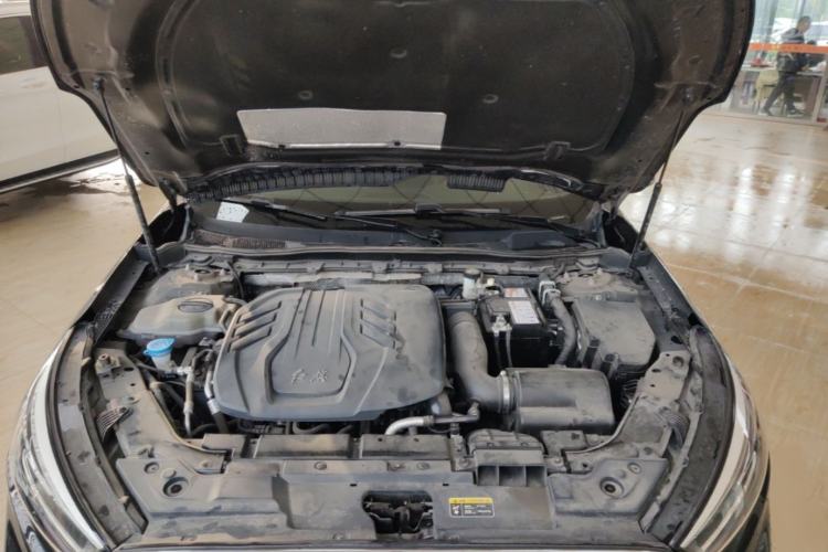 Used Hongqi H5 2022 Classic Model 1.8T Automatic Smart Connect Flagship Edition Engine Bay