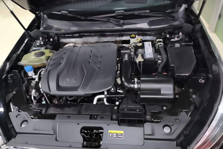 Used Hongqi H5 2022 Classic Model Facelift 1.8T Automatic Smart Connect Flagship Edition Engine Bay