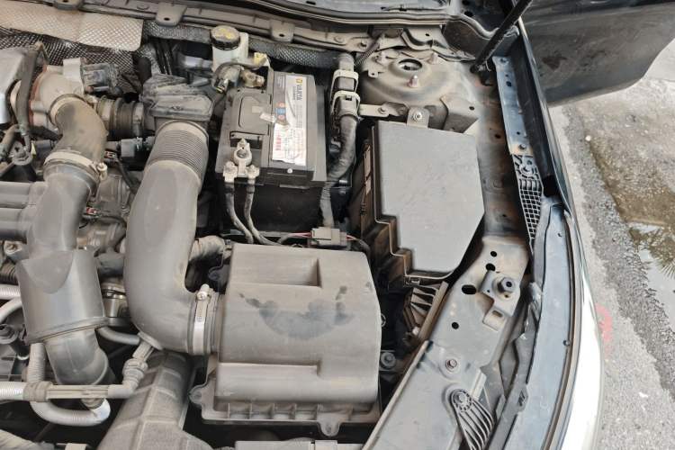 Used Hongqi H5 2022 Classic Model 1.8T Automatic Smart Connect Flagship Edition Engine Bay Left