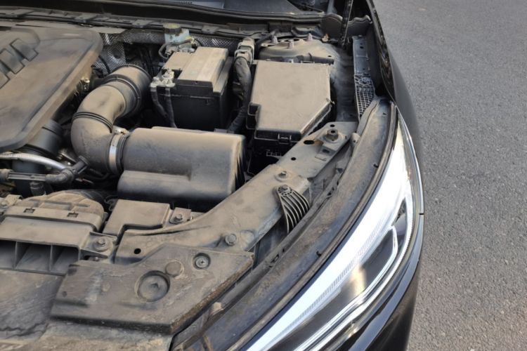 Used Hongqi H5 2022 Classic Model 1.5T DCT Flagship Edition Engine Bay Left