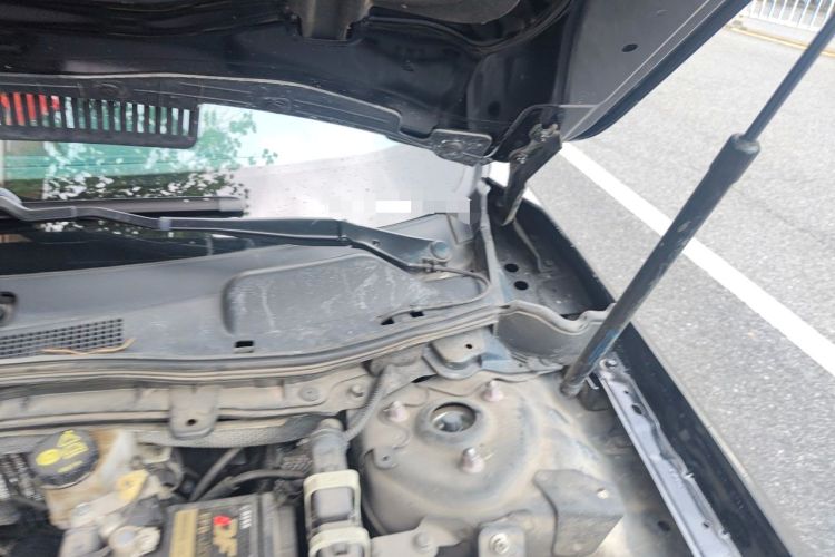 Used Hongqi H5 2022 Classic Model 1.8T Automatic Smart Connect Flagship Edition Engine Bay Left