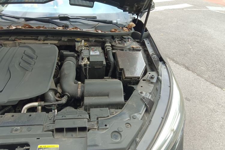 Used Hongqi H5 2022 Classic Model 1.8T Automatic Smart Connect Flagship Edition Engine Bay Left