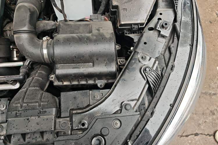 Used Hongqi H5 2022 Classic Model 1.5T DCT Flagship Edition Engine Bay Left