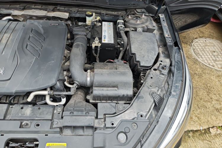 Used Hongqi H5 2022 Classic Model 1.8T Automatic Smart Connect Flagship Edition Engine Bay Left