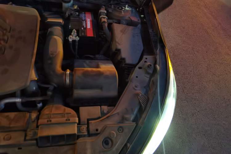 Used Hongqi H5 2022 Classic Model 1.8T Automatic Smart Connect Flagship Edition Engine Bay Left