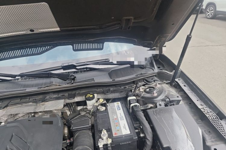 Used Hongqi H5 2022 Classic Model 1.8T Automatic Smart Connect Flagship Edition Engine Bay Left