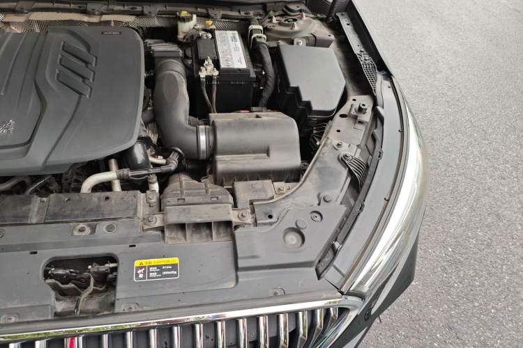 Used Hongqi H5 2022 Classic Model 1.8T Automatic Smart Connect Flagship Edition Engine Bay Left