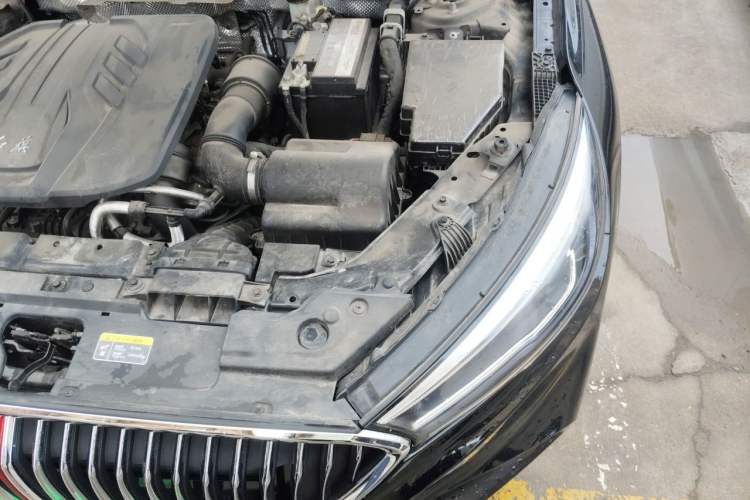 Used Hongqi H5 2022 Classic Model 1.5T DCT Flagship Edition Engine Bay Left