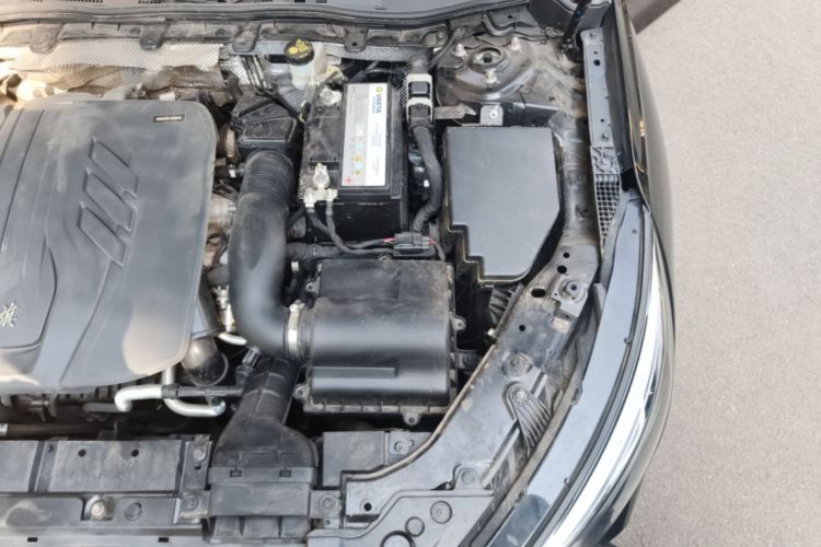 Used Hongqi H5 2022 Classic Model 1.8T Automatic Smart Connect Flagship Edition Engine Bay Left