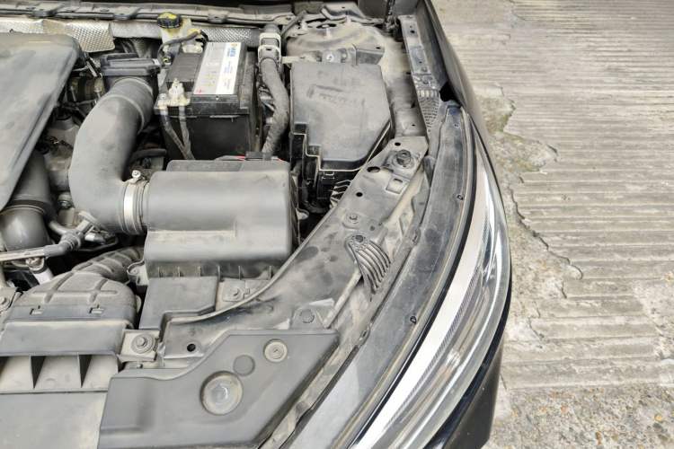 Used Hongqi H5 2022 Classic Model 1.8T Automatic Smart Connect Flagship Edition Engine Bay Left