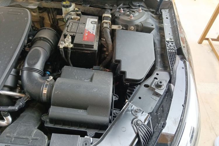 Used Hongqi H5 2022 Classic Model 1.5T DCT Flagship Edition Engine Bay Left
