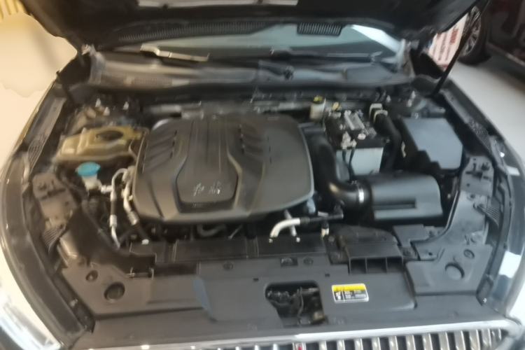 Used Hongqi H5 2022 Classic Model 1.8T Automatic Smart Connect Flagship Edition Engine Bay