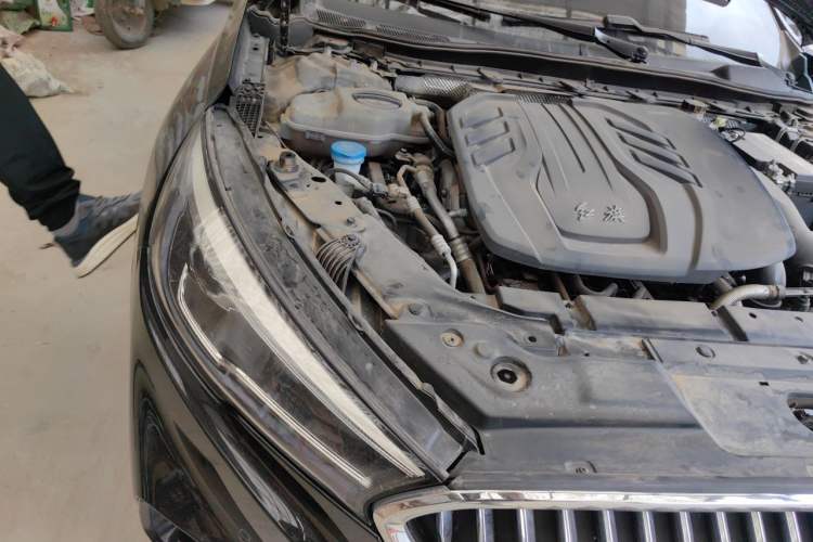 Used Hongqi H5 2022 Classic Model 1.8T Automatic Smart Connect Flagship Edition Engine Bay Right