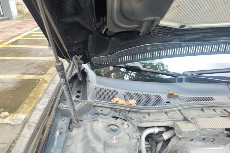 Used Hongqi H5 2022 Classic Model 1.8T Automatic Smart Connect Flagship Edition Engine Bay Right