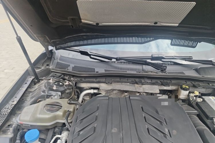 Used Hongqi H5 2022 Classic Model 1.8T Automatic Smart Connect Flagship Edition Engine Bay Right