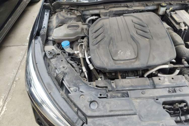 Used Hongqi H5 2022 Classic Model 1.5T DCT Flagship Edition Engine Bay Right