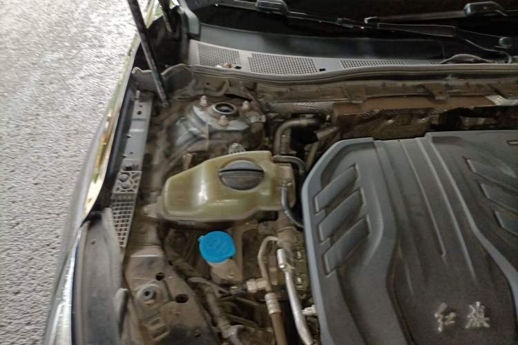 Used Hongqi H5 2022 Classic Model 1.5T DCT Flagship Edition Engine Bay Right