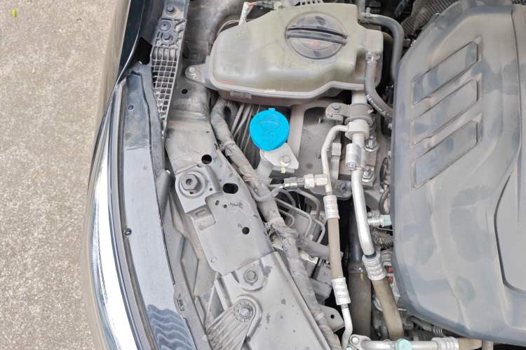 Used Hongqi H5 2022 Classic Model Facelift 1.5T DCT Qiyun Edition Engine Bay Right