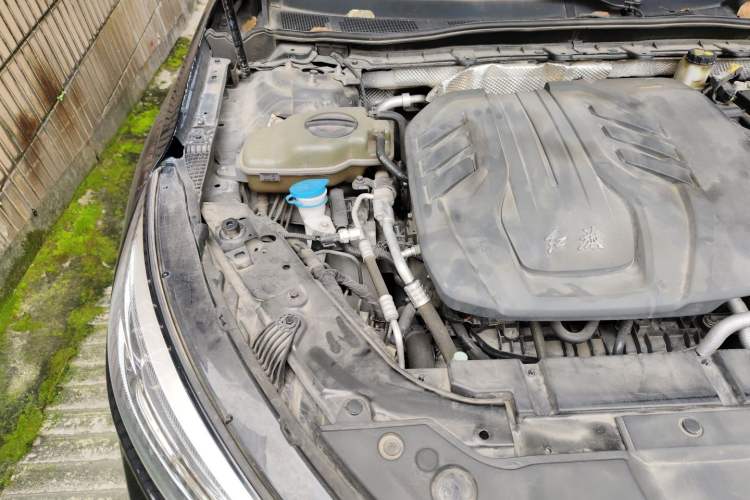 Used Hongqi H5 2022 Classic Model 1.8T Automatic Smart Connect Flagship Edition Engine Bay Right