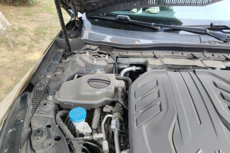Used Hongqi H5 2022 Classic Model 1.8T Automatic Smart Connect Flagship Edition Engine Bay Right