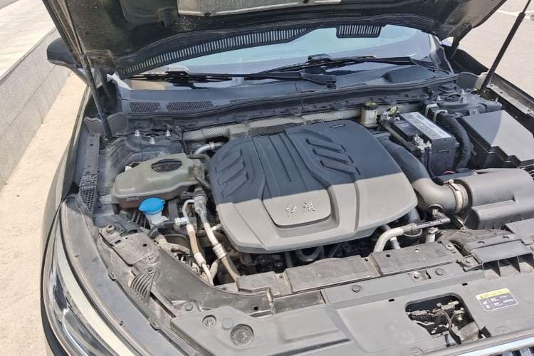 Used Hongqi H5 2022 Classic Model 1.8T Automatic Smart Connect Flagship Edition Engine Bay Right