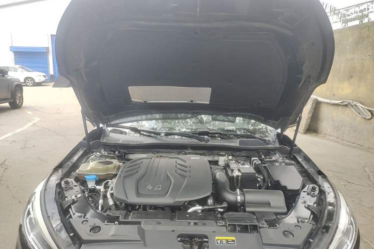 Used Hongqi H5 2022 Classic Model 1.8T Automatic Smart Connect Flagship Edition Engine Bay