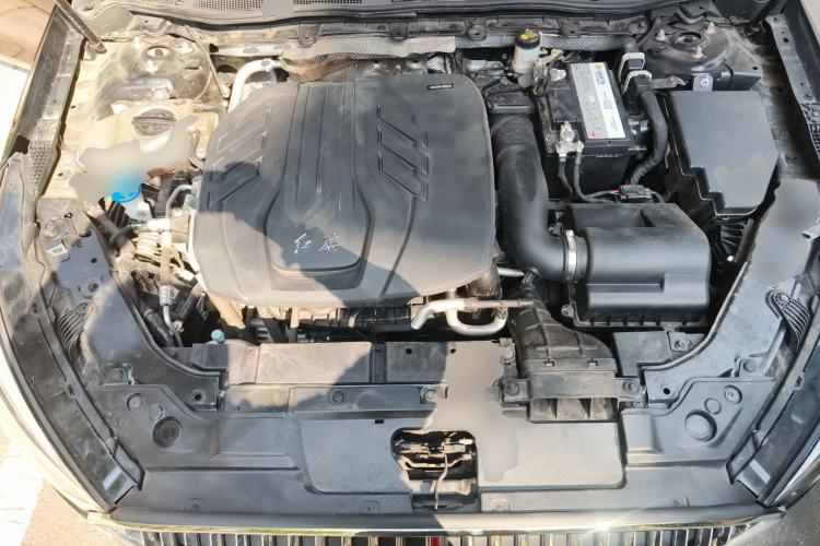 Used Hongqi H5 2022 Classic Model 1.8T Automatic Smart Connect Flagship Edition Engine Bay