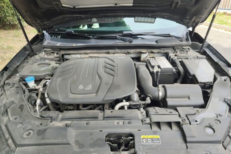 Used Hongqi H5 2022 Classic Model 1.8T Automatic Smart Connect Flagship Edition Engine Bay