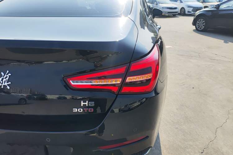 Used Hongqi H5 2022 Classic Model 1.5T DCT Flagship Edition Exterior 1