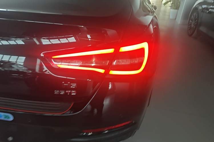 Used Hongqi H5 2022 Classic Model Facelift 1.8T Automatic Smart Connect Flagship Edition Exterior 3