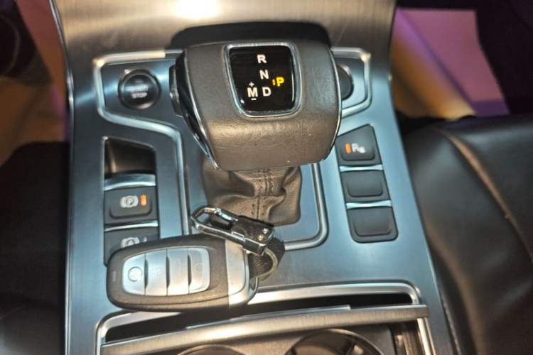 Used Hongqi H5 2022 Classic Model 1.8T Automatic Smart Connect Flagship Edition Gear Lever