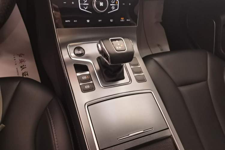 Used Hongqi H5 2022 Classic Model Facelift 1.5T DCT Qiyun Edition Gear Lever
