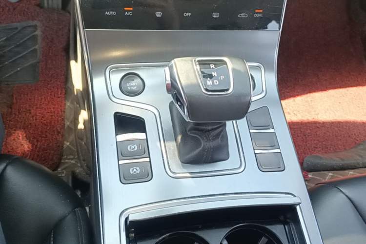 Used Hongqi H5 2022 Classic Model Facelift 1.5T DCT Qiyun Edition Gear Lever