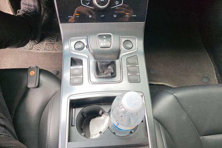 Used Hongqi H5 2022 Classic Model Facelift 1.5T DCT Qiyun Edition Gear Lever