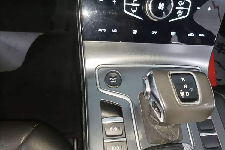 Used Hongqi H5 2022 Classic Model Facelift 1.5T DCT Qiyun Edition Gear Lever