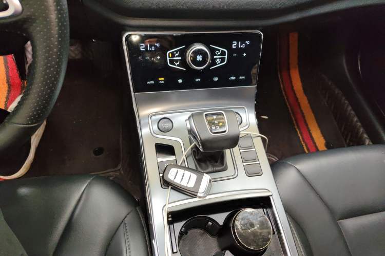 Used Hongqi H5 2022 Classic Model Facelift 1.5T DCT Qiyun Edition Gear Lever
