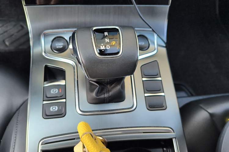 Used Hongqi H5 2022 Classic Model Facelift 1.5T DCT Qiyun Edition Gear Lever