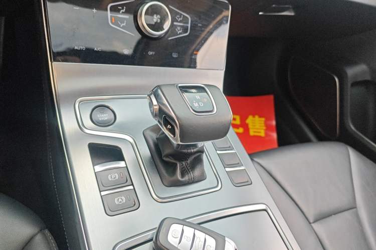 Used Hongqi H5 2022 Classic Model Facelift 1.5T DCT Qiyun Edition Gear Lever
