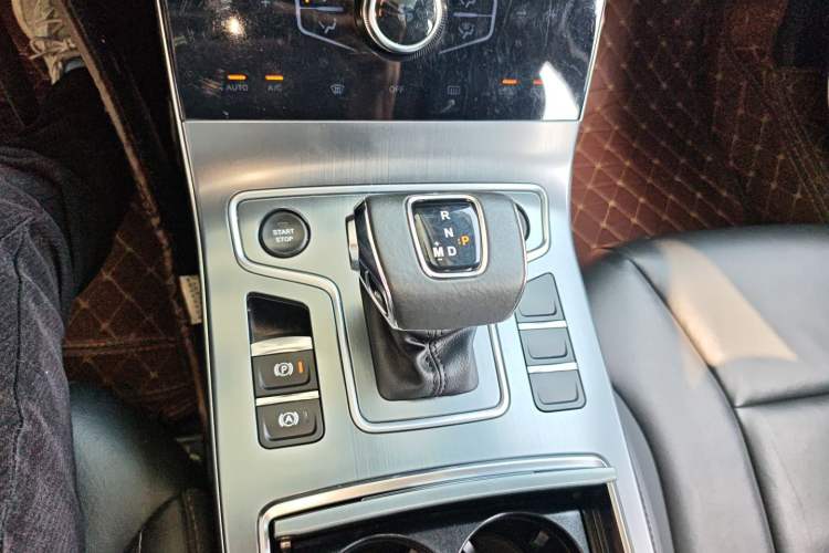 Used Hongqi H5 2022 Classic Model Facelift 1.5T DCT Qiyun Edition Gear Lever
