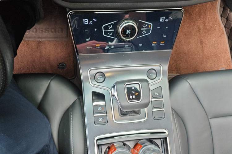 Used Hongqi H5 2022 Classic Model 1.8T Automatic Smart Connect Flagship Edition Gear Lever