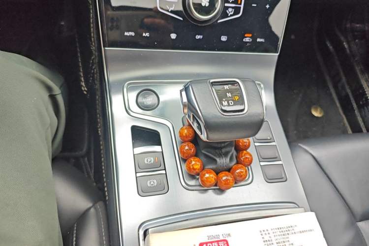 Used Hongqi H5 2022 Classic Model Facelift 1.5T DCT Qiyun Edition Gear Lever