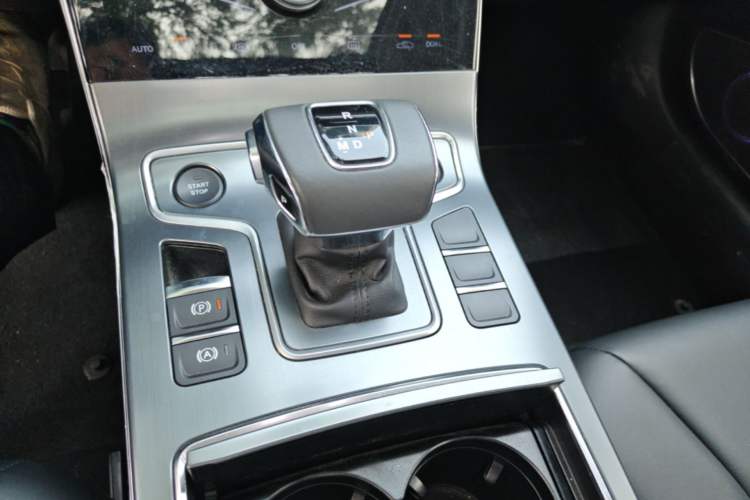 Used Hongqi H5 2022 Classic Model Facelift 1.5T DCT Qiyun Edition Gear Lever