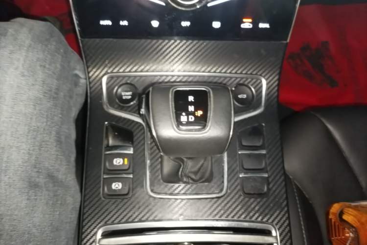 Used Hongqi H5 2022 Classic Model Facelift 1.5T DCT Qiyun Edition Gear Lever