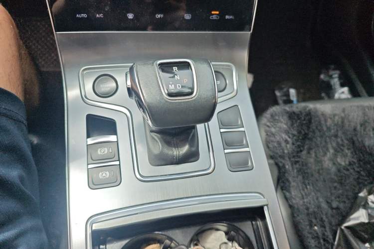 Used Hongqi H5 2022 Classic Model 1.5T DCT Flagship Edition Gear Lever