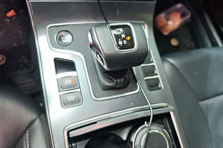 Used Hongqi H5 2022 Classic Model 1.5T DCT Flagship Edition Gear Lever