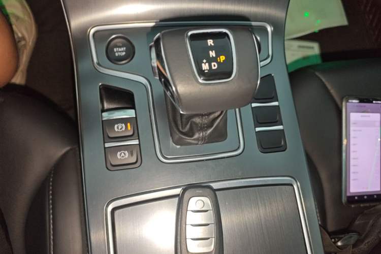 Used Hongqi H5 2022 Classic Model Facelift 1.5T DCT Qiyun Edition Gear Lever