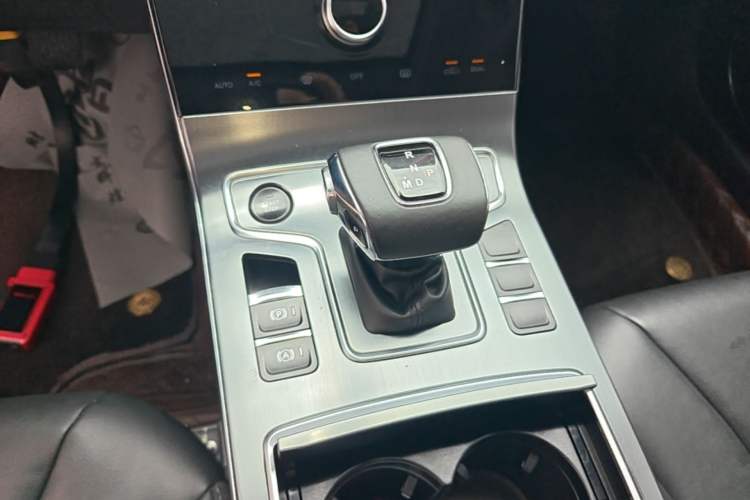 Used Hongqi H5 2022 Classic Model Facelift 1.5T DCT Qiyun Edition Gear Lever