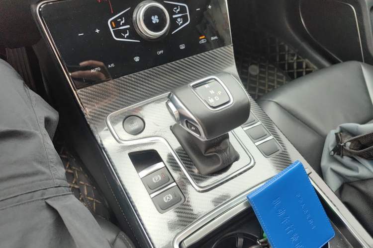 Used Hongqi H5 2022 Classic Model Facelift 1.5T DCT Qiyun Edition Gear Lever