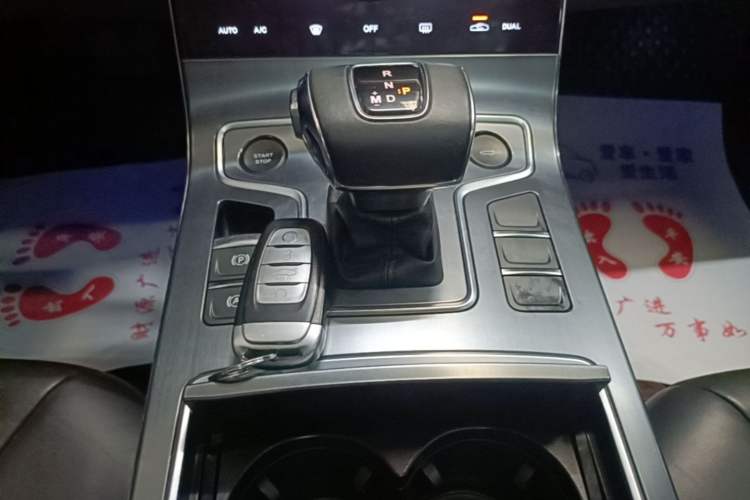 Used Hongqi H5 2022 Classic Model Facelift 1.8T Automatic Smart Connect Flagship Edition Gear Lever