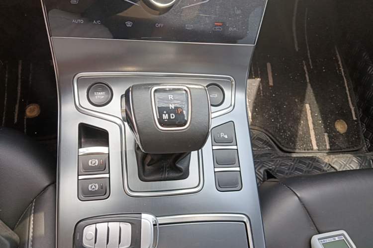 Used Hongqi H5 2022 Classic Model Facelift 1.8T Automatic Smart Connect Flagship Edition Gear Lever